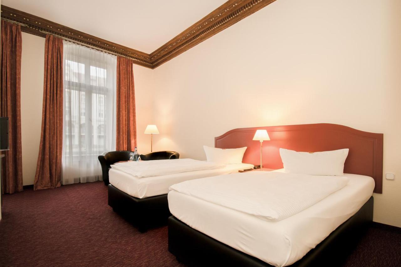 Akzent Hotel Am Goldenen Strauss 괴를리츠 외부 사진