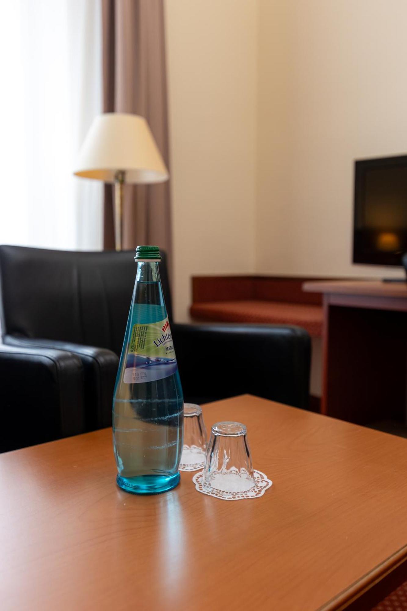 Akzent Hotel Am Goldenen Strauss 괴를리츠 외부 사진