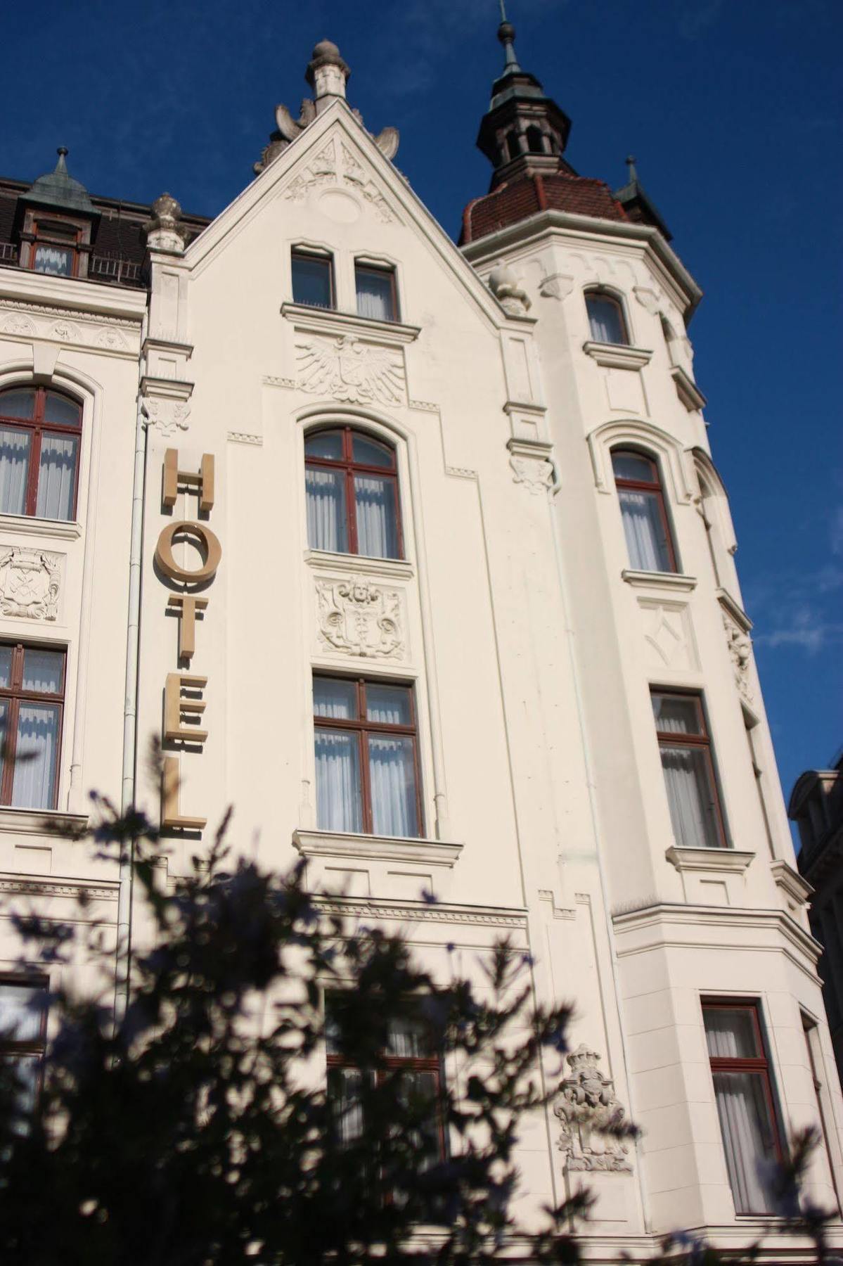 Akzent Hotel Am Goldenen Strauss 괴를리츠 외부 사진