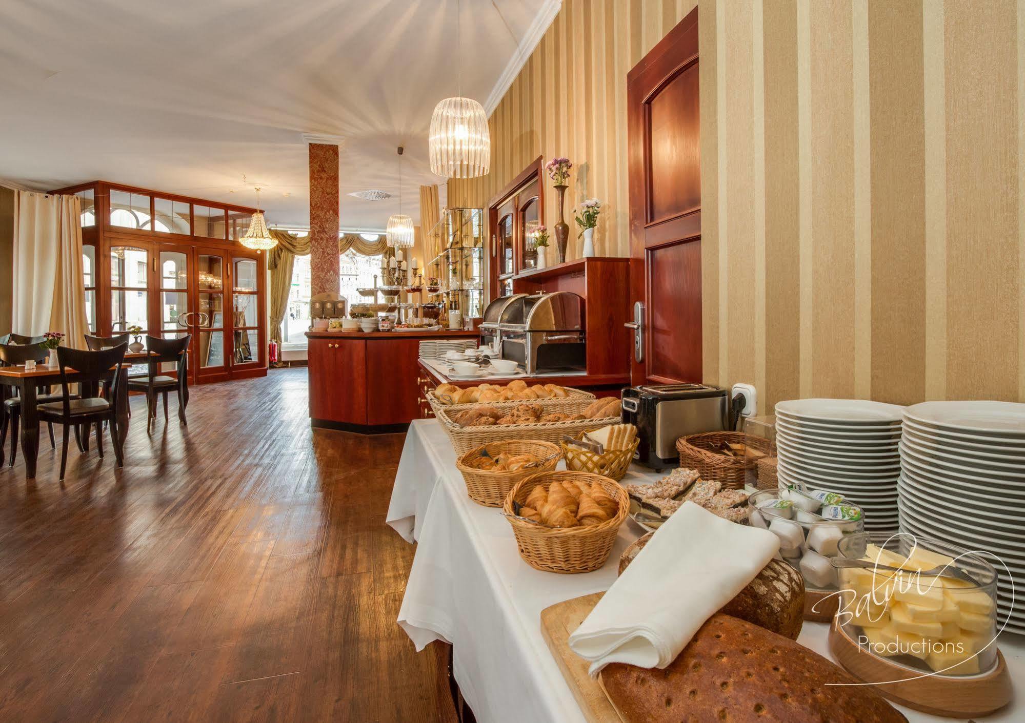 Akzent Hotel Am Goldenen Strauss 괴를리츠 외부 사진